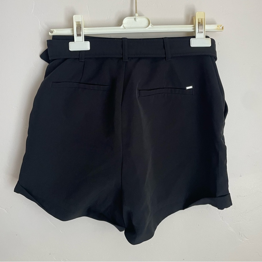Guess Shorts - Picture 2 of 5
